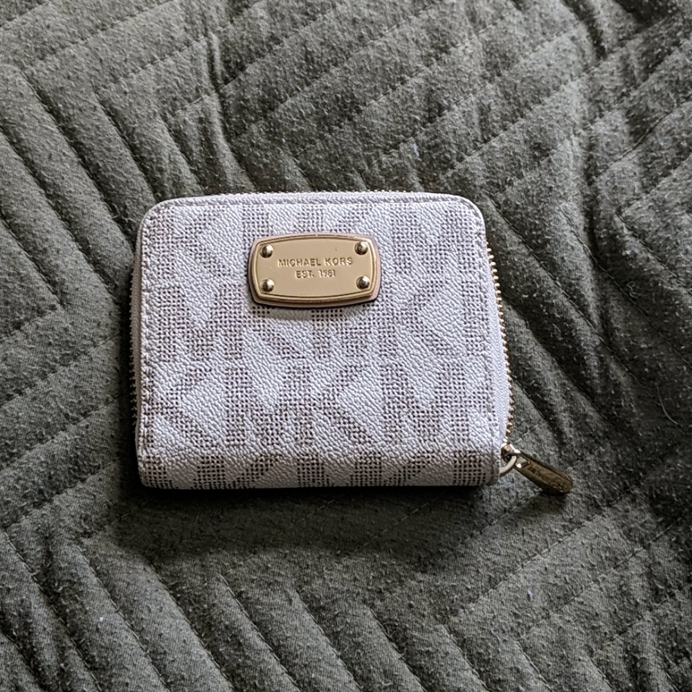 Michael Kors Zipper Wallet